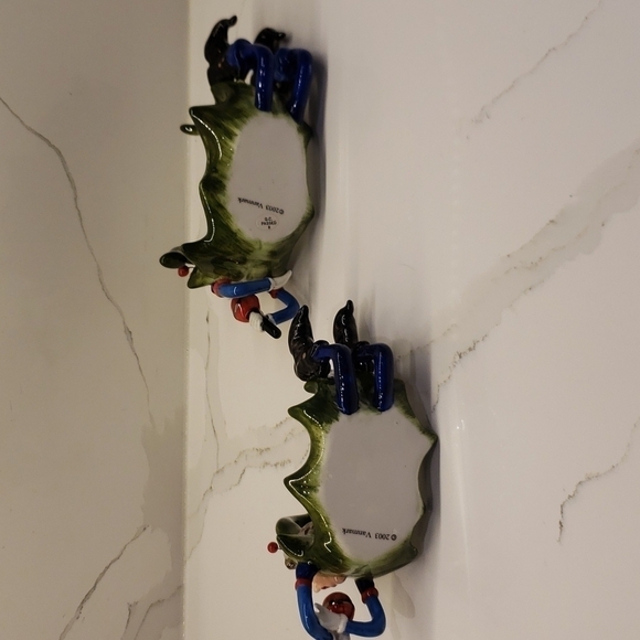 𝅺set of 2 Vanmark 2003 Tea Light Holders Singing Elves 3.5"h x 7" / 3.5"h x 8"l - Picture 7 of 9